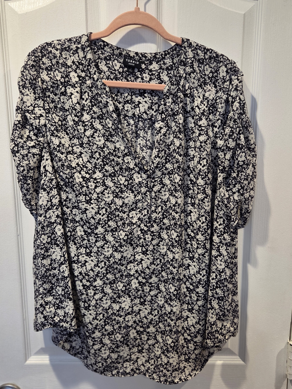 torrid Black & White Floral V-Neck Blouse